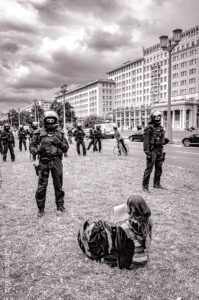 Polizei an der Karl-Marx-Allee – Foto: Christian Witt